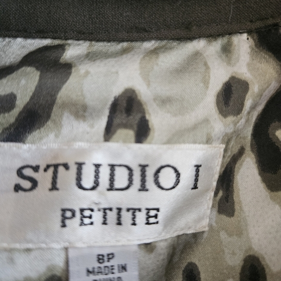 Chic Army Green Button-Up Dress  Lots of pockets belted - Picture 2 of 2